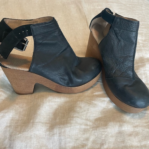 Leather and wood clogs from Spain - Picture 1 of 5